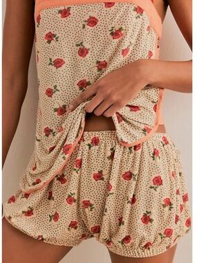 9110. Free People Rise or Shine Shorts